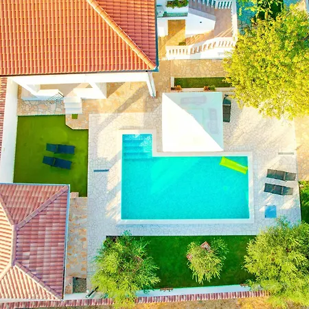 Dinko With Pool